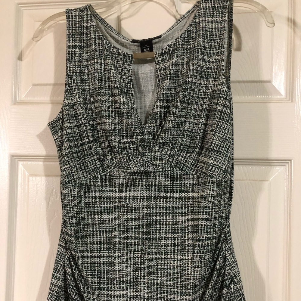 Short sleeve, green patterned top